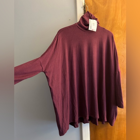 LuLaRoe Tops - NWT LuLaRoe Elsa Top Small